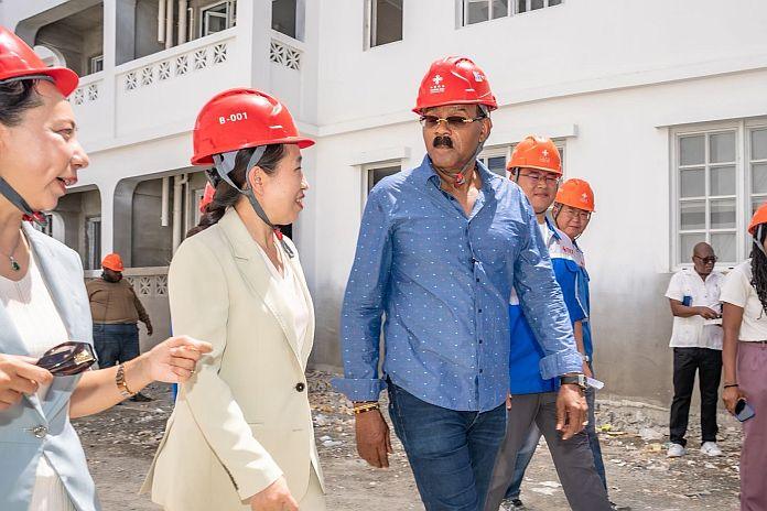 Antigua – Barbuda Renaissance Housing: Prime Minister Browne pleased with Booby Alley Development