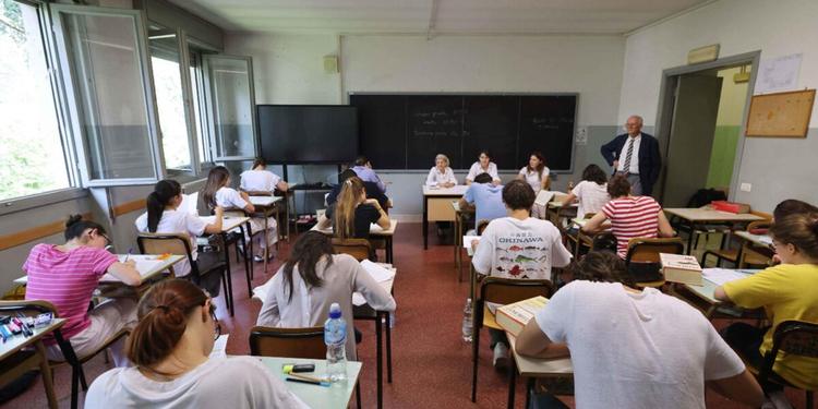 Maturità 2026 al via: come funziona la prima prova, sette tracce in tre tipologie