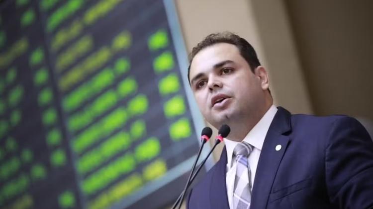 Qual é o número de Roberto Cidade (União) para o governo do Amazonas?