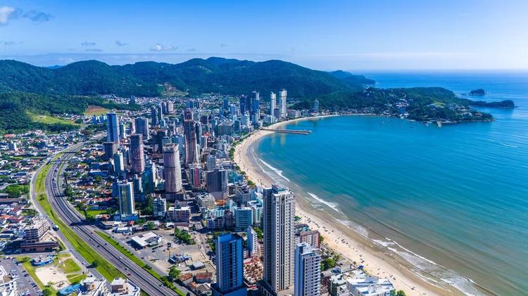 De alternativa a protagonista: como cidade vizinha desbancou Balneário Camboriú e passou a ter o m² mais caro do Brasil