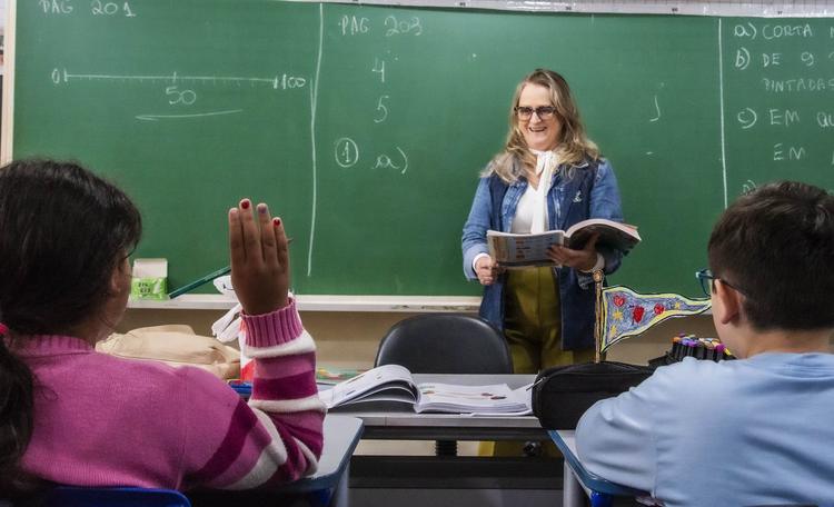Rede municipal de Curitiba deixará de ofertar turmas do 6º ao 9º ano do Ensino Fundamental; veja perguntas e respostas