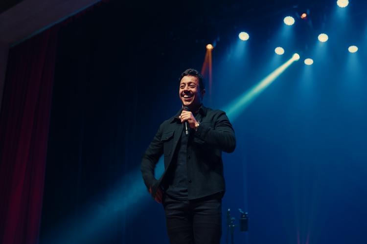 Renato Albani apresenta últimas sessões do show ‘A Ignorância é uma Dádiva’ no interior de SP