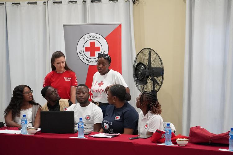 Giovani agenti di cambiamento: la Croce Rossa Italiana in Zambia per rafforzare la leadership giovanile