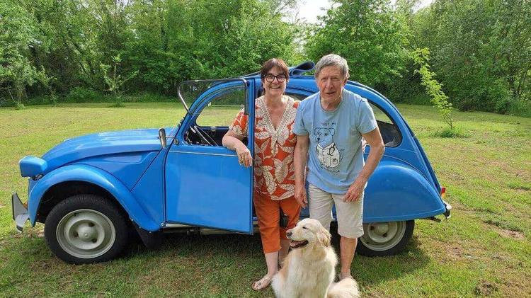 Parkinson : Ils sillonnent la France en 2CV pour faire avancer la recherche