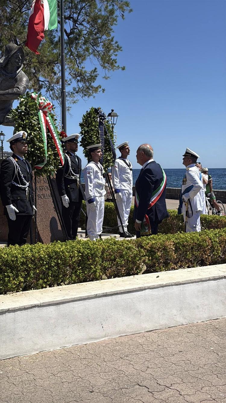 Milazzo celebra la Festa della Marina: omaggio all’eroe Luigi Rizzo sul lungomare Garibaldi