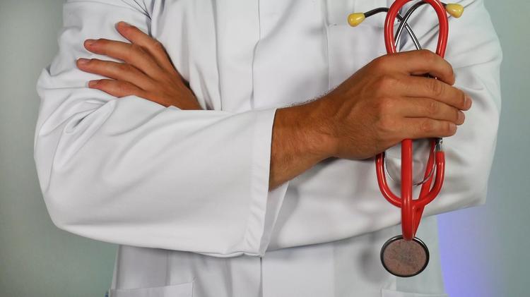 Revalida 2026: Médicos do AC formados no exterior podem se inscrever para validar diploma