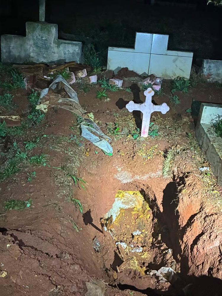 Homem sonha com mãe morta, desenterra ossada e é preso na Grande SP