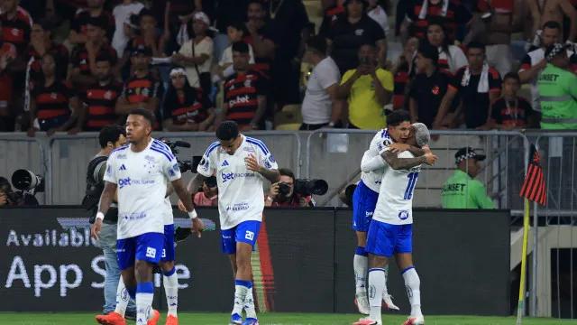 Cruzeiro vence, avança líder e pega Libertad nas quartas da Libertadores