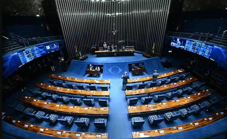 Governo apresenta requerimento para tentar votar fim da 6 x 1 em 1º e 2° turnos ainda nesta quarta (14)