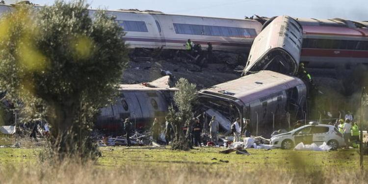 Tragedia in Spagna, almeno 39 morti nello scontro tra due treni alta velocità sulla linea Madrid-Siviglia