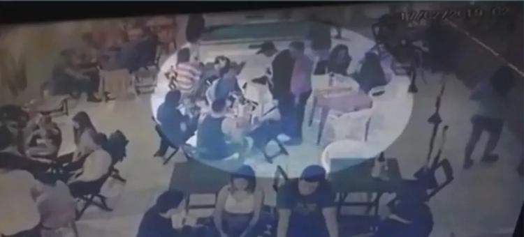 Homem que confessou matar pai e filho em bar de Uberlândia é condenado a 24 anos de prisão
