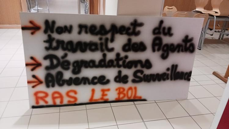 Soutien indéfectible aux agents du lycée Pré-Saint-Sauveur en grève aujourd’hui !