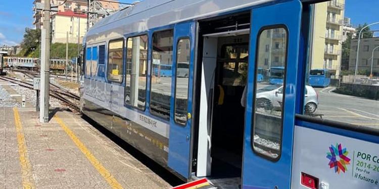 Trenitalia, cambia l'offerta estiva in Calabria: più collegamenti per le mete turistiche