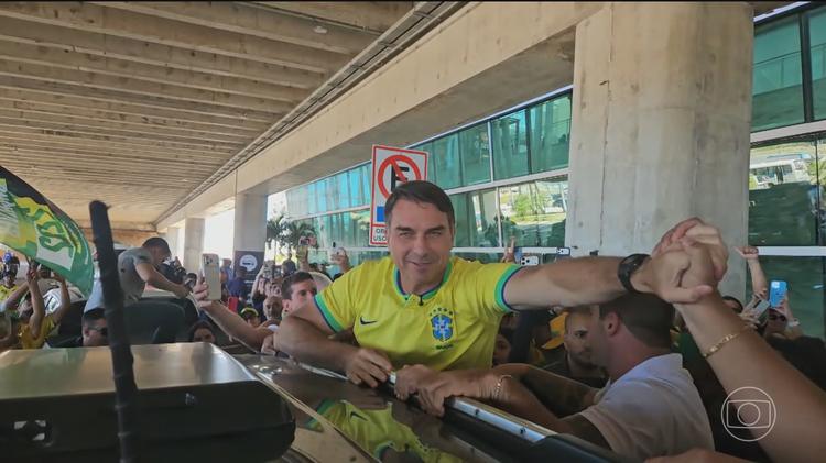 Flávio Bolsonaro, candidato à Presidência pelo PL, faz campanha em Natal