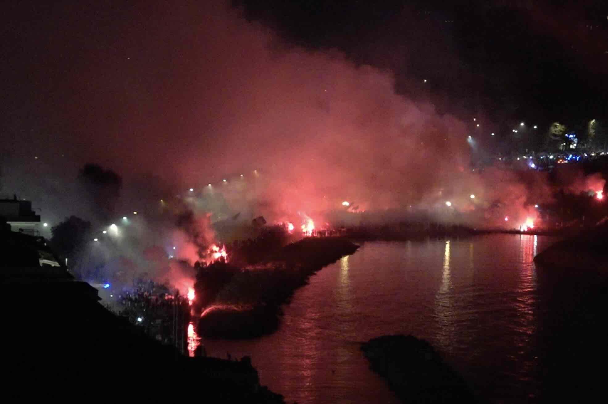 Centenario del Napoli, il popolo azzurro invade il Lungomare: migliaia in festa fino a mezzanotte