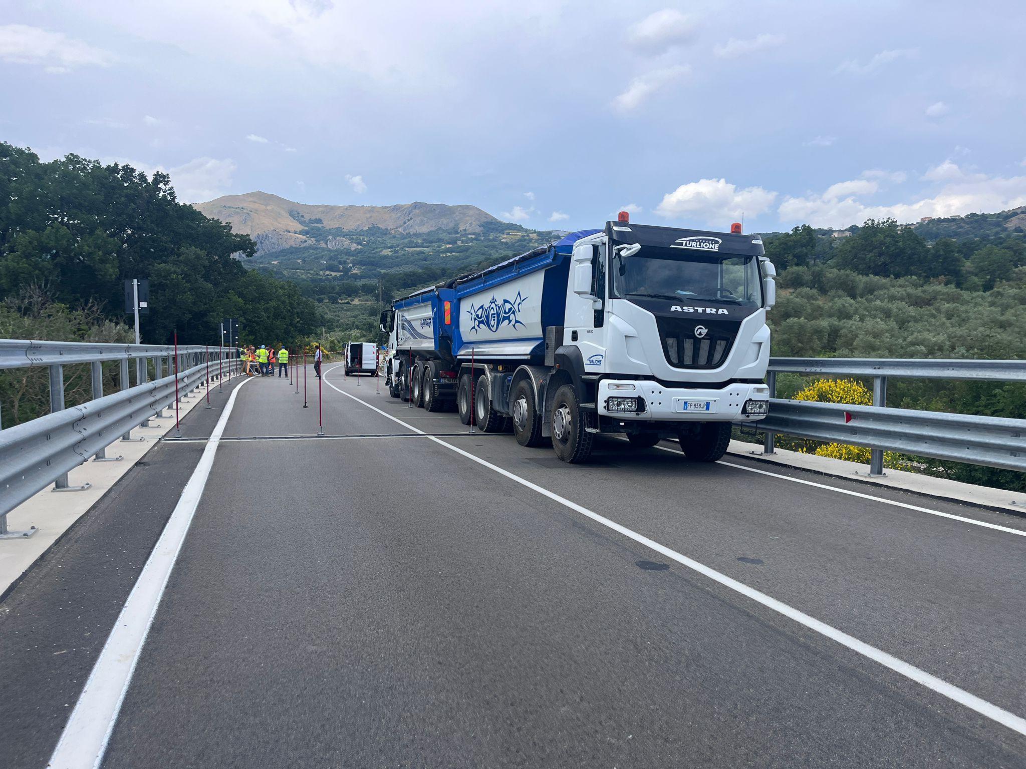 Prove di carico sulla statale 19TER: interventi completati sul ponte Ficarola e modifiche al transito per il Massa Vetere