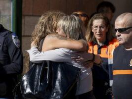 Spagna, scontro tra treni. Il parroco: “Le persone soccorse hanno bisogno di un abbraccio, nient’altro”