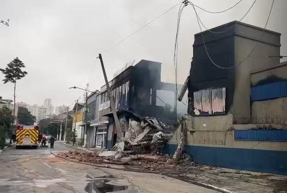 Dois incêndios de grandes proporções atingem galpões comerciais em São Paulo