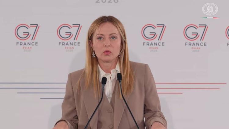 G7, l'intesa sull'Ucraina. Meloni: "Vertice importante, soddisfatta dei risultati, ringrazio Macron". Trump: "Se l'Iran non rispetta l'accordo, riprenderemo a bombardare"