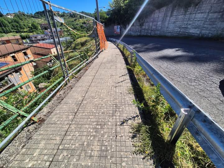 Manutenzione ordinaria:  posa guard rail su Viale Sant’Angelo