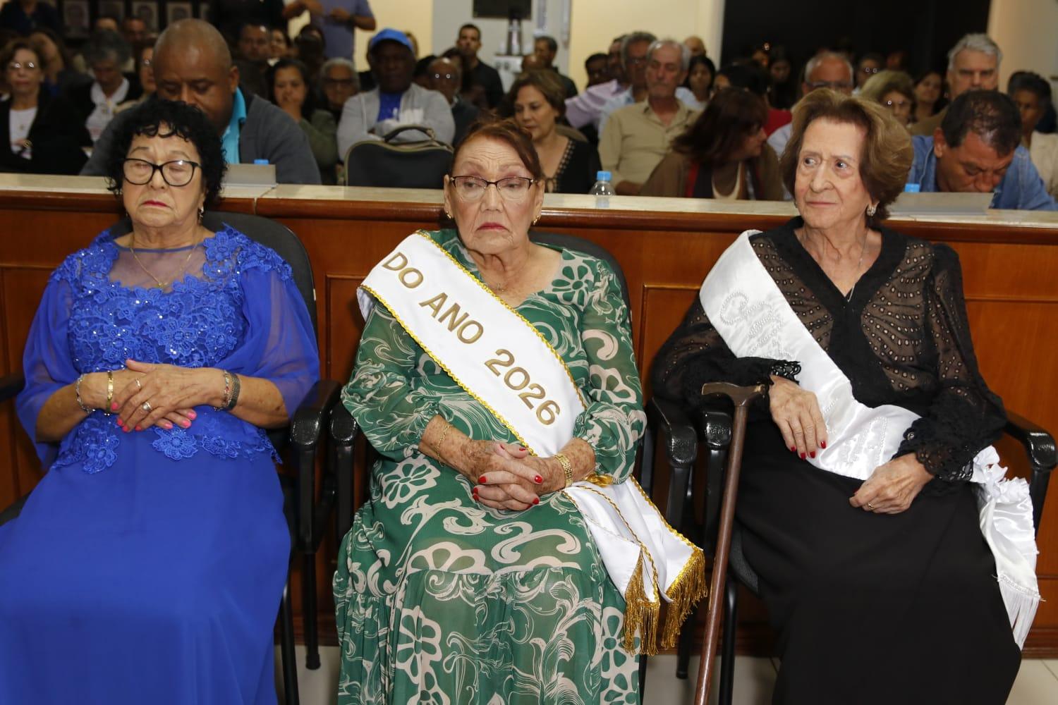Câmara aprova pauta com honrarias e entrega homenagens do Dia das Mães
