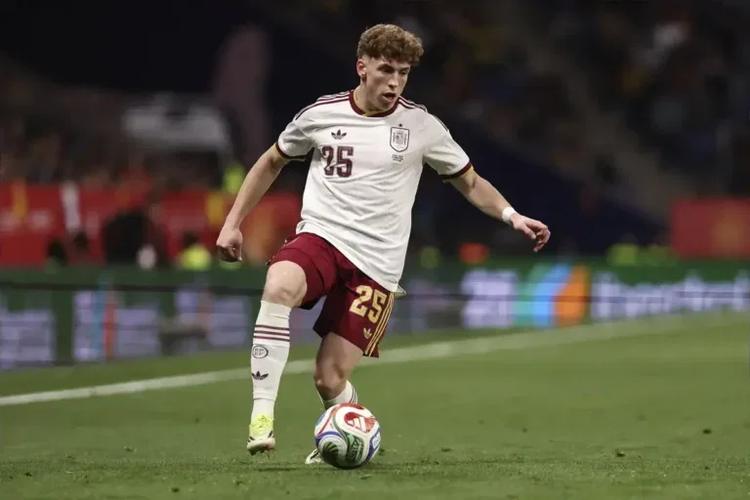 Newcastle United have held positive talks to sign Victor Munoz and bid awaited