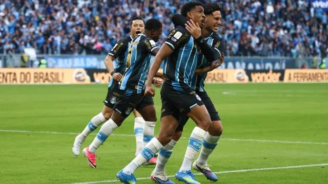 Grêmio vira sobre o São Paulo para deixar o Z4 do Brasileirão