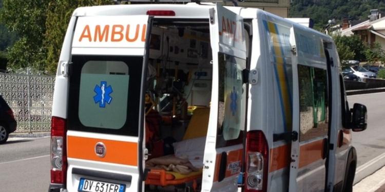 Drammatico incidente, scontro tra un'auto e due biciclette: due morti a Genova