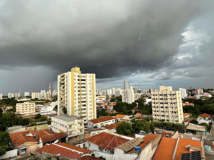 Chuva forte atinge parte do Sudeste, e fumaça de queimadas avança pelo Norte; veja previsão