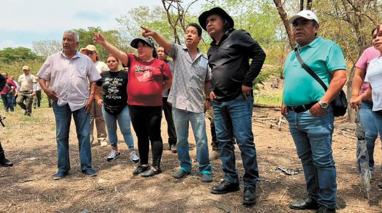 Santos Tavarez recorre La Misión en Emiliano Zapata para atender demandas de seguridad