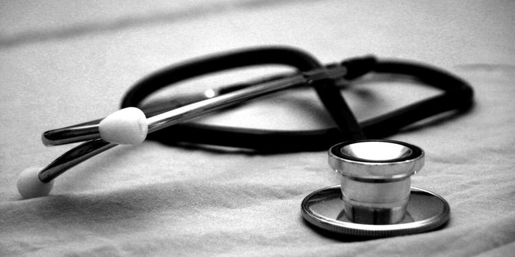 Medici di famiglia, 6 ore settimanali obbligatorie nelle Case di comunità: l’intesa verso il 30 giugno