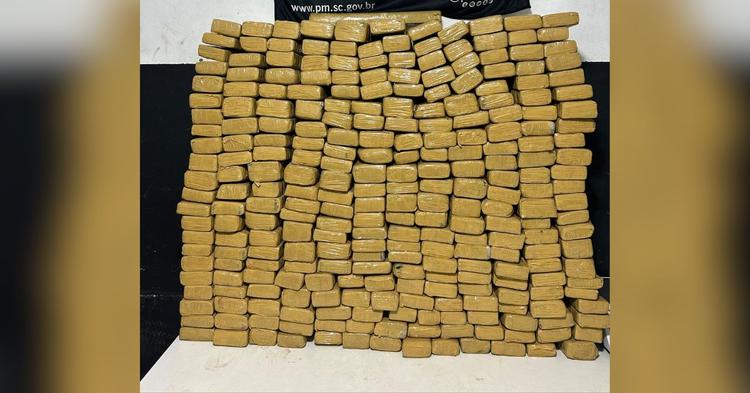Mulher é presa por armazenar 207 quilos de maconha em residência de Itajaí