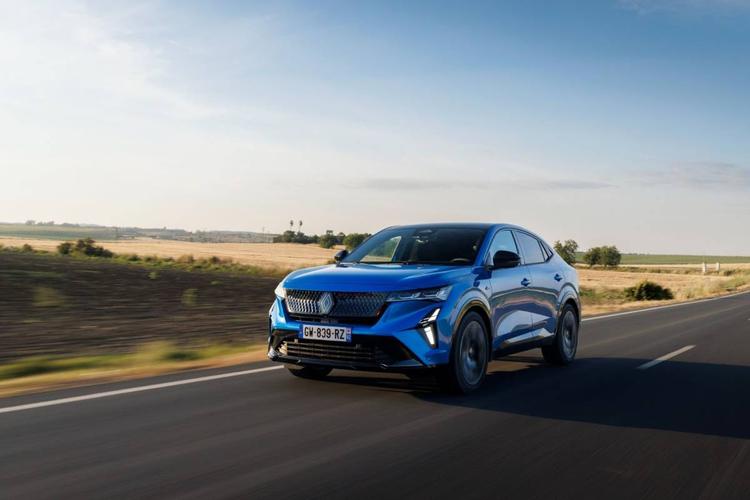 Renault Rafale E-Tech: SUV coupé full hybrid che punta su efficienza e piacere di guida