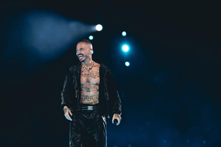 Dos mujeres se van a los golpes en concierto de J Balvin
