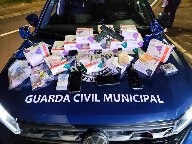 Ladrões rendem funcionários e roubam R$ 34 mil em caixas de Mounjaro de farmácia em Limeira