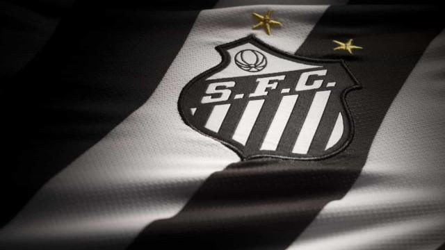 Santos oficializa a contratação do goleiro Gabriel Brazão após se livrar de transfer ban