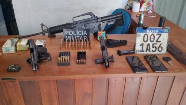 Suspeitos de duplo homicídio são presos com armas na BR-317, no AM
