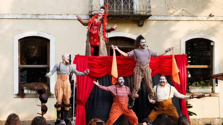 Espetáculo “O Cavaleiro e o Dragão do Tempo” do Grupo Ueba irá circular gratuitamente neste final de semana em Caxias do Sul
