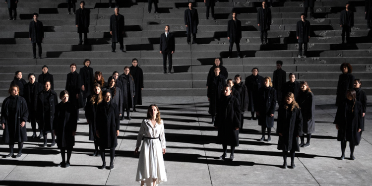 Trionfo dell’Antigone: a Robert Carsen l’Eschilo d’Oro 2026