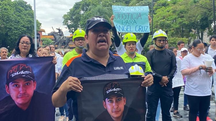 Marcha de ambulancias en Cuernavaca: Claman justicia por Miguel Ángel, luego de su muerte tras violento asalto