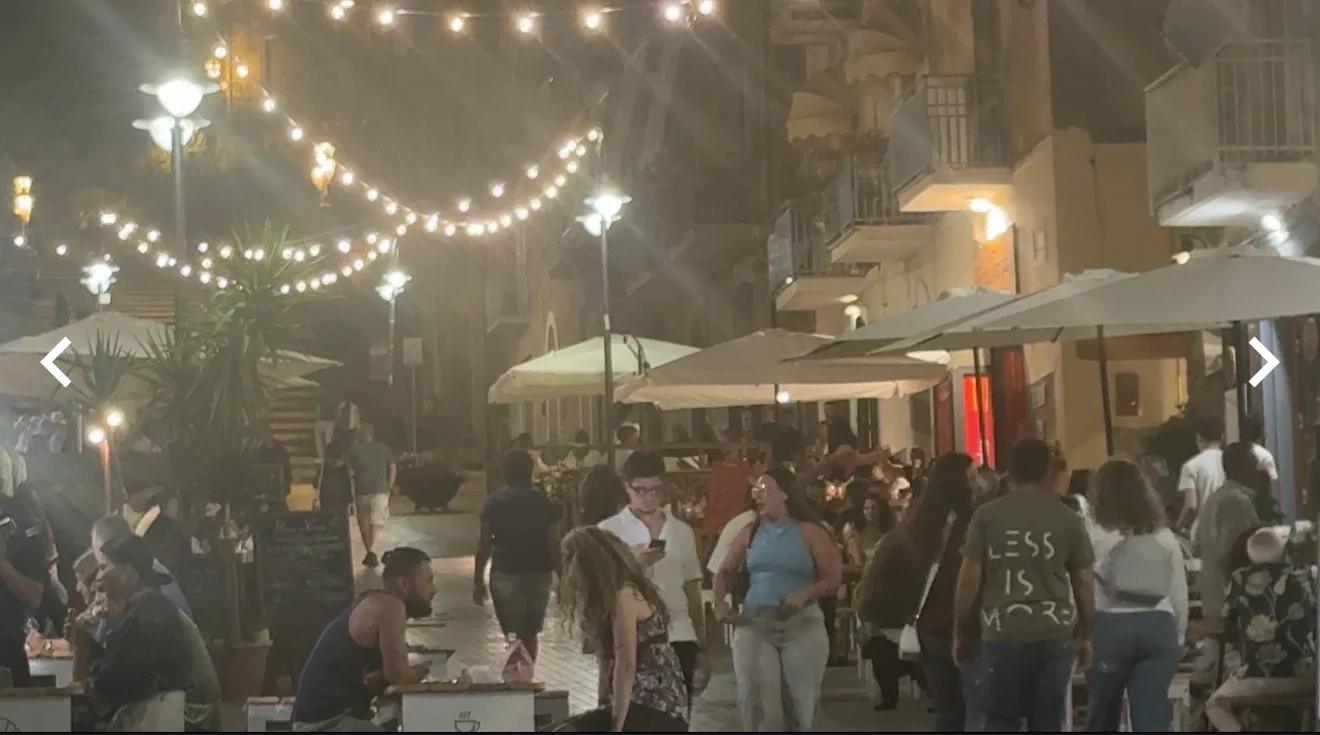 Movida ad Agropoli, la guerra dei decibel si combatte a colpi di pompa d’acqua in via Patella