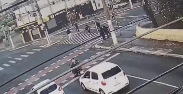 Homem de 56 anos morre após ser atropelado enquanto atravessava faixa de pedestres na Zona Leste
