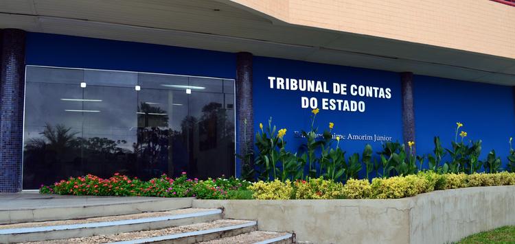Ex-prefeito de José de Freitas é multado pelo TCE por irregularidades em licitação de R$ 1,19 milhão