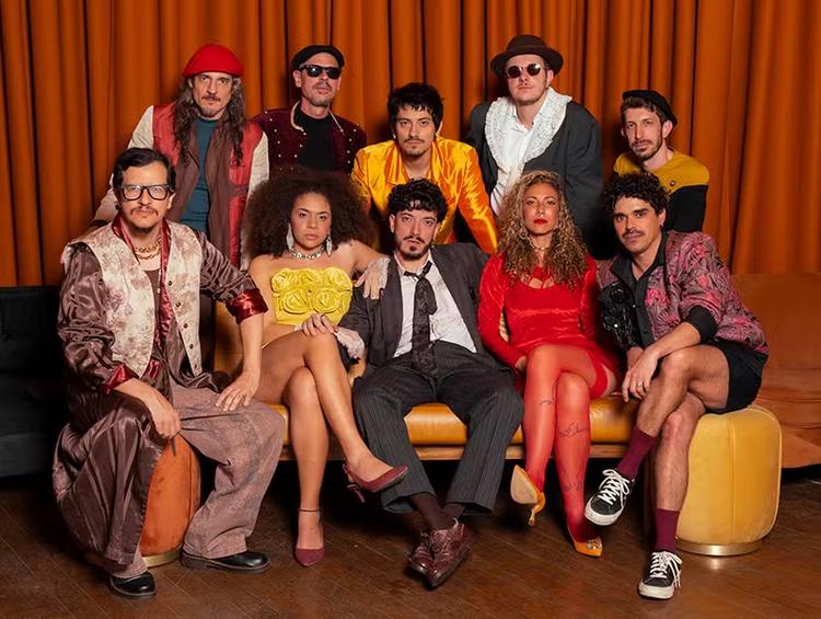 Samuca e a Selva faz a festa com Silvia Machete e Carlos Dafé ao pressentir fim do grupo no álbum 'Pra gente se acabar'
