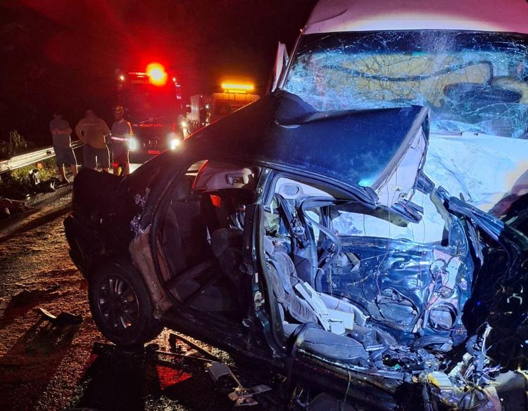 Motoristas morrem em colisão entre dois veículos na BR-386, em Montenegro