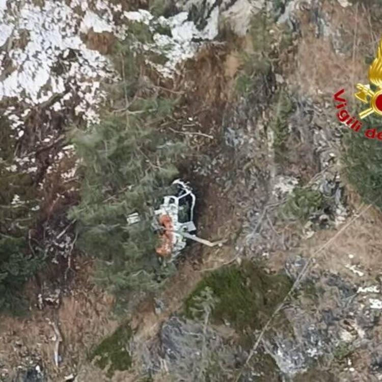 Un elicottero precipita sul Lago Maggiore, soccorritori sul posto