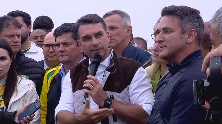 PEC da Segurança: Flávio Bolsonaro defende redução da maioridade penal para 14 anos em casos de estupro durante agenda no RS