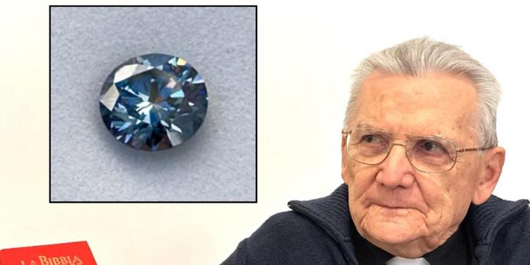 Le ceneri di don Casali trasformate in un diamante blu: "Per riflettere la luce di Dio"