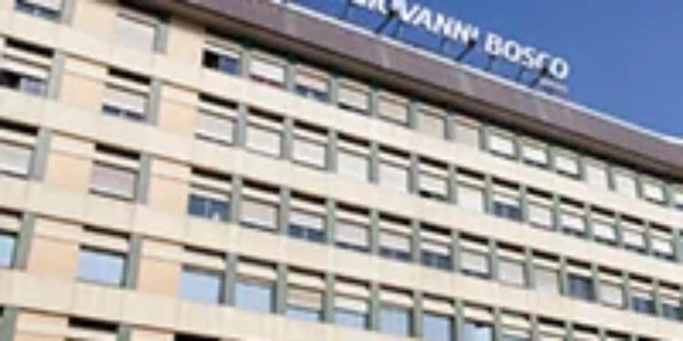 Terrore e sconcerto a Torino, professore aggredito a scuola: calci, pugni e una sedia contro il docente