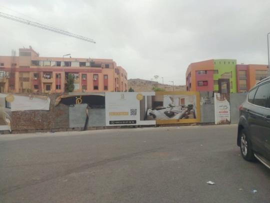 بعد اتهامه باغلاق طريق ..صاحب مشروع بابواب جليز يوضح بشأن سير اشغال مشروعه